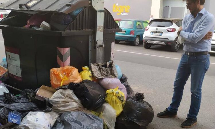 L’emergenza rifiuti ormai è diventata insostenibile. L’immobilismo scellerato di Raggi ha portato la città sull’orlo di una crisi sanitaria. In ogni zona di Roma ci sono cittadini costretti a combattere [&hellip;]