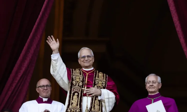 Abbiamo un nuovo Papa. Si chiama Leone XIV, al secolo Francis Robert Prevost, e le sue prime parole sono state un segno chiaro della direzione che intende seguire: «Vorrei che [&hellip;]