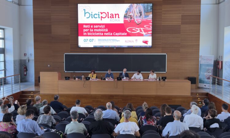 Ieri, 7 luglio, nell’Aula Magna della Facoltà di Architettura di Roma Tre, abbiamo presentato ufficialmente il BiciPlan di Roma Capitale. Un momento importante, condiviso con il Sindaco Roberto Gualtieri, l’Assessore [&hellip;]