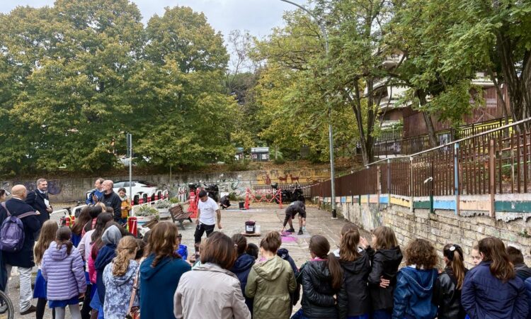 Per anni, davanti all’ingresso dell’Istituto Comprensivo Paolo Stefanelli, in via Cesare Castiglioni, era previsto un parcheggio per pullman: un’infrastruttura pesante collocata proprio davanti a una scuola, dove lo spazio era [&hellip;]