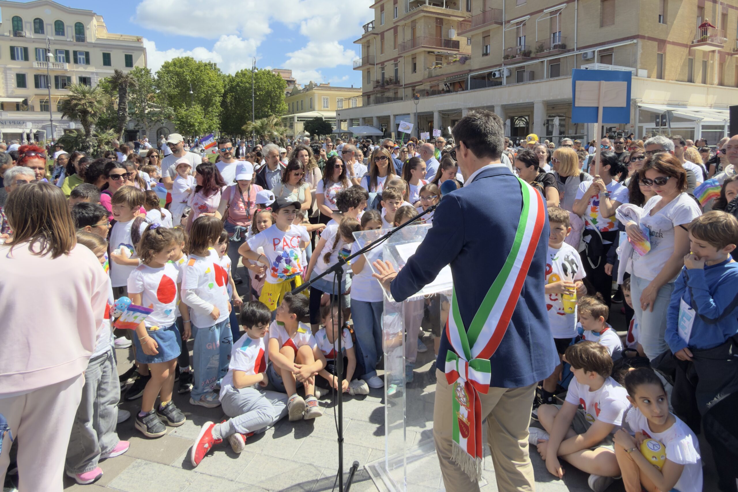 Oggi a Ostia abbiamo marciato per la pace insieme ai bambini e alle bambine delle scuole del territorio. Un momento straordinario ed emozionante di partecipazione che ha coinvolto insegnanti, istituzioni, [&hellip;]