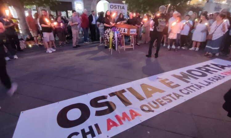 Mi trovo ancora una volta a scrivere del Mare di Roma, della mia Ostia. Non per vanità, ma per dovere e per amore. Sfilare con una bara per rappresentare Ostia [&hellip;]